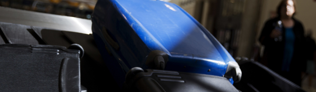 Airline baggage policy guide 2025-2026 with luggage allowance, TSA rules, and overweight baggage fees comparison